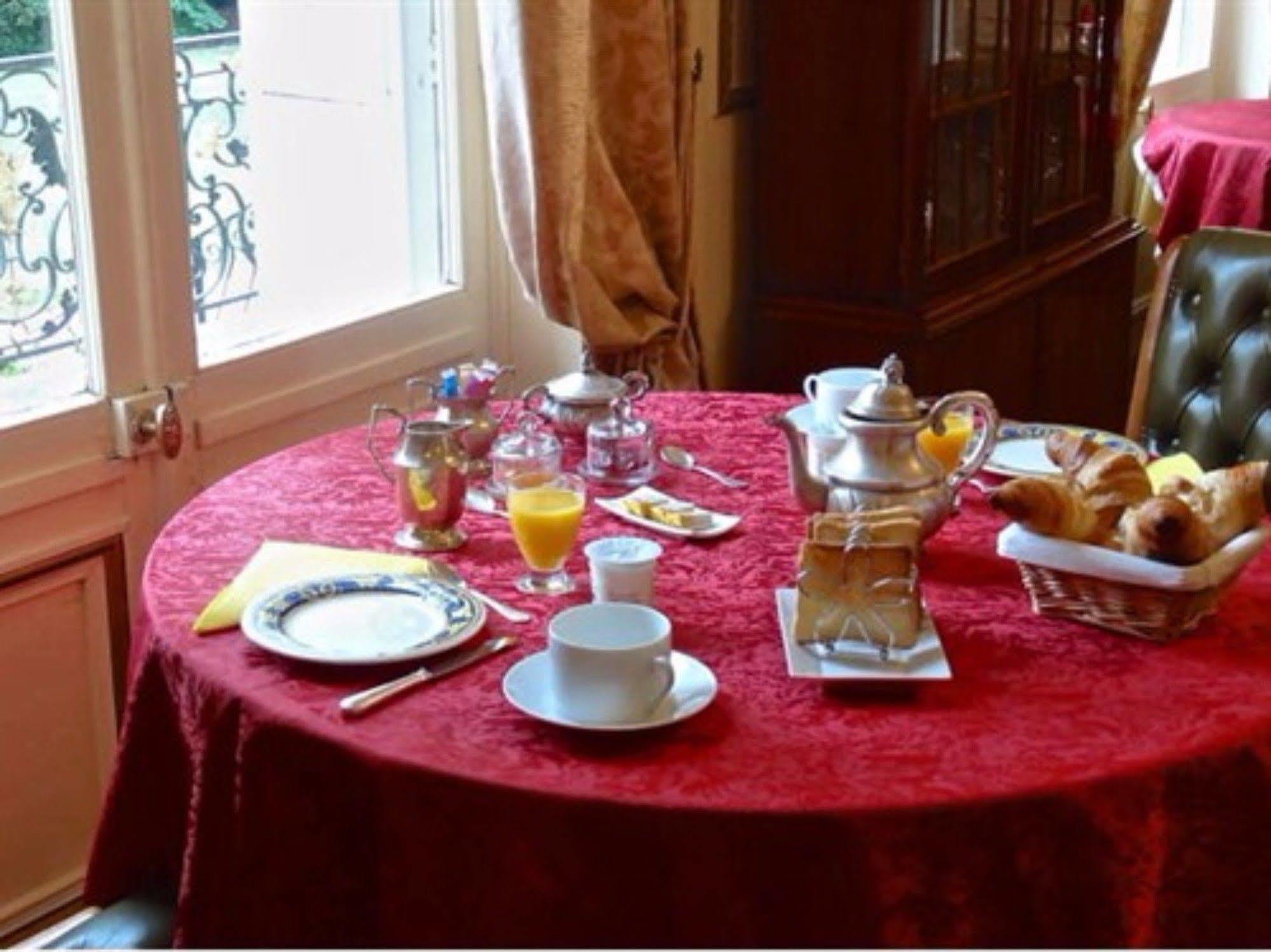 Chateau Les Vallees Tournon-Saint-Pierre Eksteriør billede