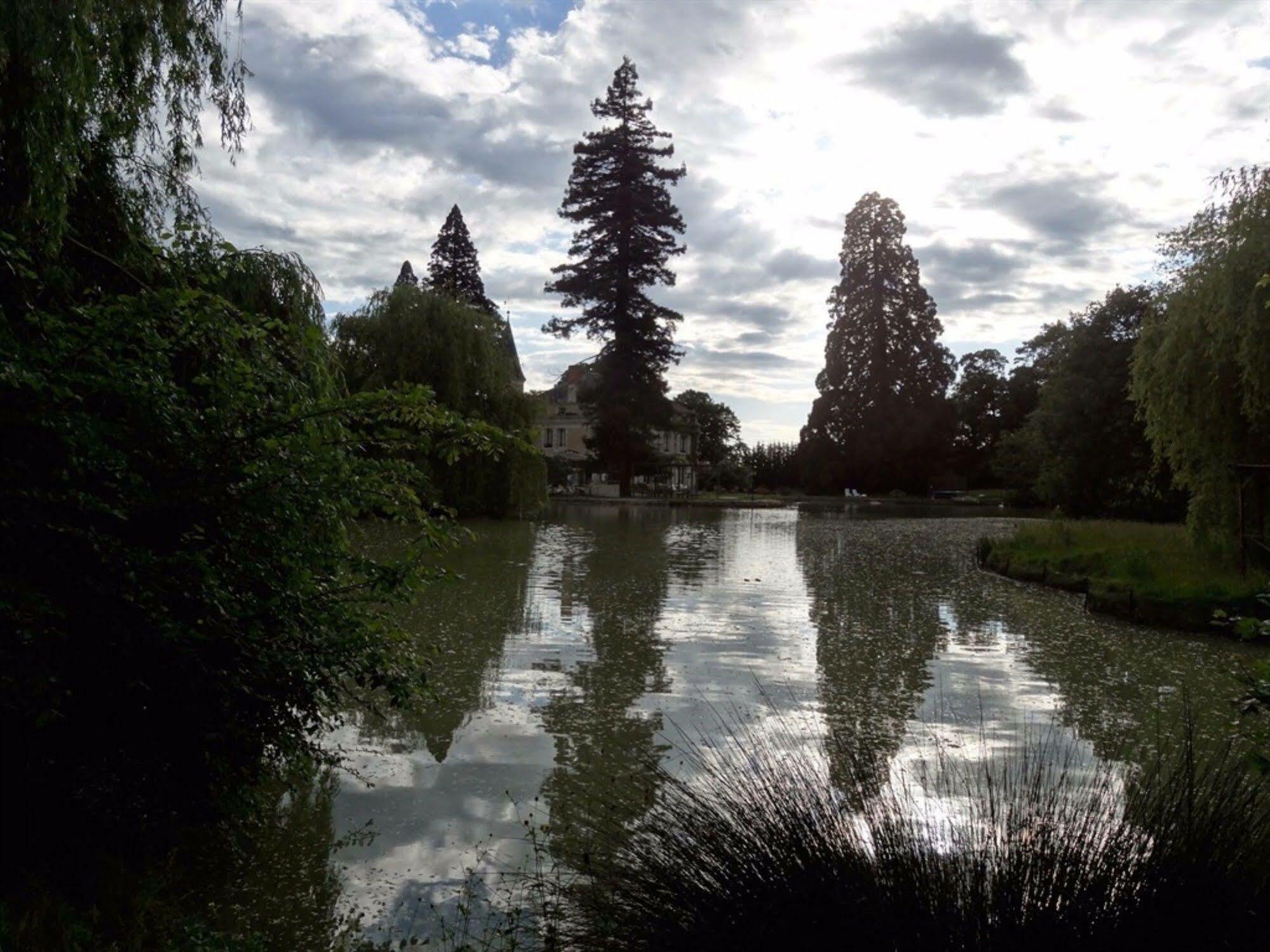 Chateau Les Vallees Tournon-Saint-Pierre Eksteriør billede